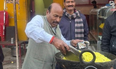 केंद्रीय मंत्री मंत्री ने दुकान पर जलेबी-पोहा बनाया:मॉर्निंग वॉक पर निकले थे, कांग्रेस नेता बोले- सस्ती लोकप्रियता