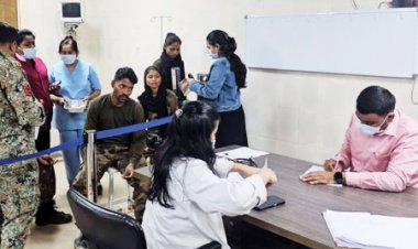 नक्सल ऑपरेशन पर निकले जवान हुए बीमार, एक महिला जवान गिरी पत्थर पर