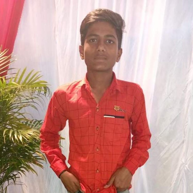 इंदौर में छात्र ने किया सुसाइड:पिता के घर पहुंचने पर फंदे पर झूलता मिला, पुलिस जांच जारी