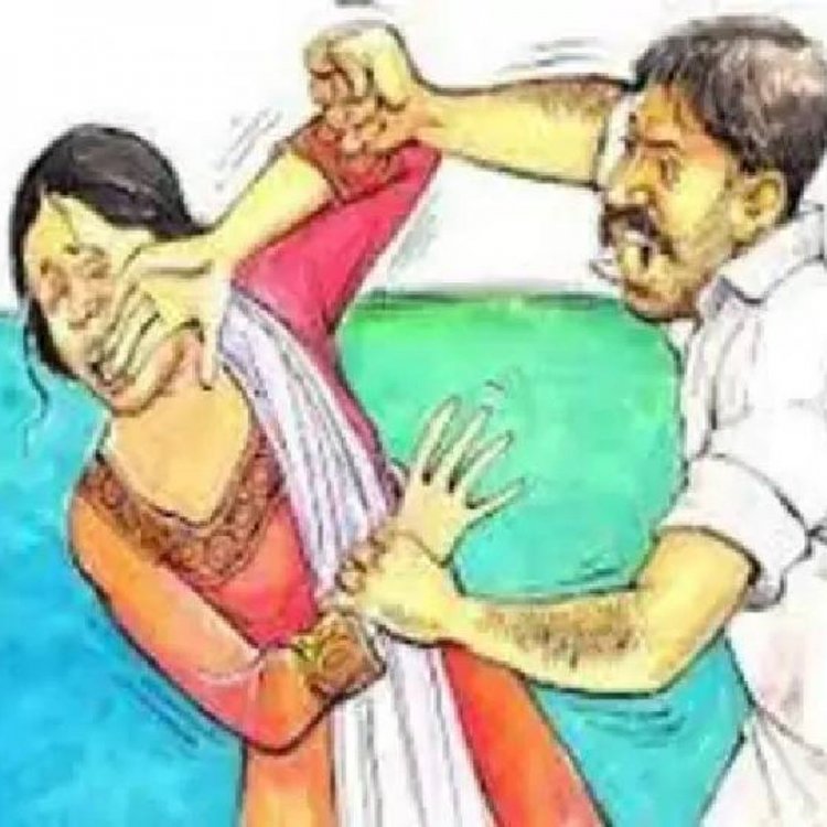 भोपाल में मामूली विवाद में युवती की टी-शर्ट उतारी:नाली बनाने को लेकर भिड़े दो परिवार, युवती से मारपीट-छेड़छाड़ का आरोप