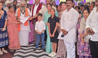 सागर से 87 श्रद्धालुओं का दूसरा जत्था महाकुंभ रवाना:जरूरतमंदों को निशुल्क तीर्थ यात्रा करा रहा रामसरोज समुह; डीआईजी ने दिए टिकट