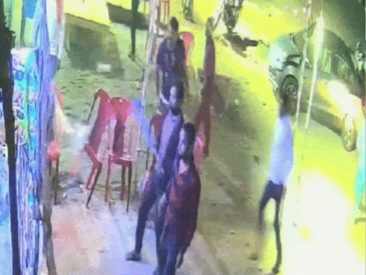 छतरपुर में ढाबे पर चली लाठी-डंडे और कुर्सियां; VIDEO:गाड़ी रोकने को लेकर शुरू हुआ विवाद; आठ लोगों पर FIR