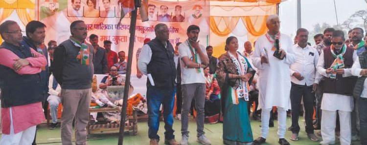 कांग्रेस अध्यक्ष-पार्षद प्रत्याशियों के पक्ष में पूर्व डिप्टी सीएम सिंहदेव ने किया प्रचार