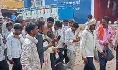 व्यापारियों ने सरसों की बोली लगाने से किया इनकार:मंडी में किसानों ने तुलाई कांटे निकाले, प्रशासन पर लगाया निष्क्रियता का आरोप