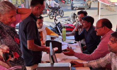 नगर निगम ने कर वसूली के लिए लगाया शिविर:कटनी में 7 लाख रुपए का संपत्ति टैक्स जमा