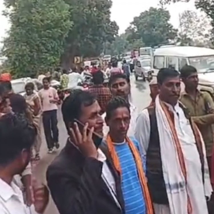 तहसील के सामने सड़क हादसे में बुजुर्ग की मौत:वकीलों ने शहडोल-रीवा मार्ग जाम लगाया, स्पीड ब्रेकर की मांग