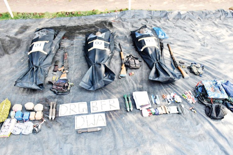 बीजापुर-दंतेवाड़ा की सरहद पर मुठभेड़, 25 लाख का ईनामी समेत 3 नक्सली ढेर