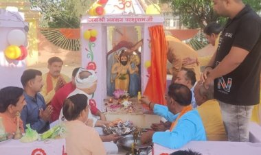 टीकमगढ़ में भगवान परशुराम की प्रतिमा का अभिषेक:सूर्योदय के साथ अग्निहोत्र यज्ञ, शाम को निकलेगी शोभायात्रा