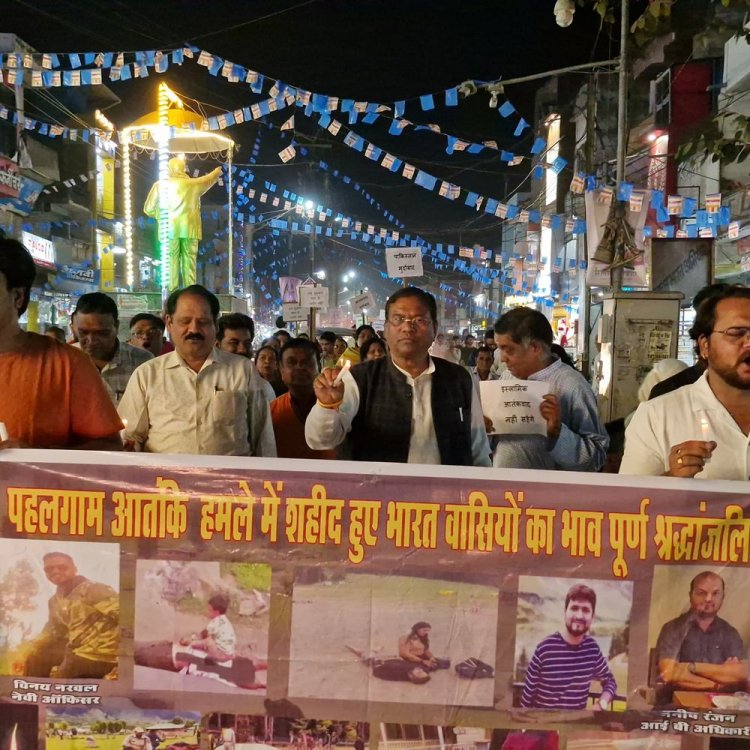 मंडला में पहलगाम हमले के शहीदों को श्रद्धांजलि:भाजपा कार्यकर्ताओं ने निकाला कैंडल मार्च, सांसद कुलस्ते बोले- वाड्रा का बयान आतंकियों को प्रोत्साहित करता है