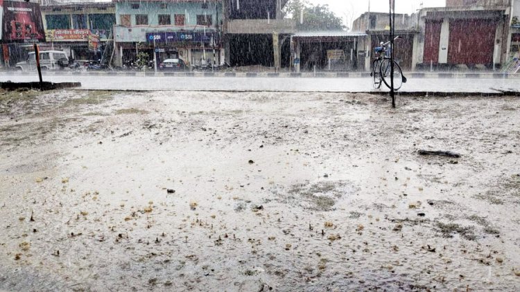 सरगुजा के उदयपुर में तेज हवाओं के साथ बारिश-ओलावृष्टि