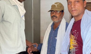 रतलाम में 6 हजार की रिश्वत लेते पटवारी ट्रैप:महिला से जमीन के डायवर्शन के लिए मांगे रूपए; अपने ही ऑफिस में पकड़ाया