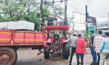 तेज रफ्तार ट्रैक्टर-ट्रॉली जा टकराई ट्रांसफार्मर से, बड़ा हादसा टला