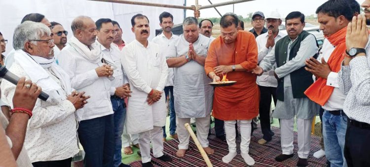 अंबिकापुर में निजी खर्च पर बनने जा रही थोक फल मंडी का भूमिपूजन