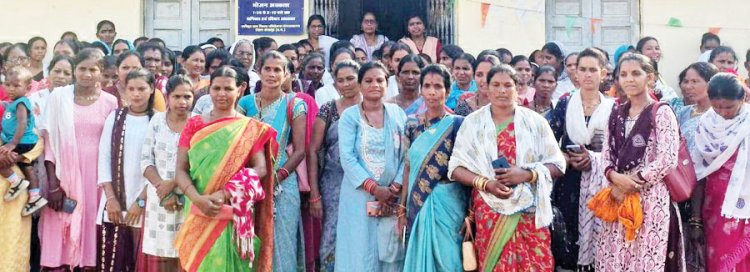 सुपरवाइजर के खिलाफ आंगनबाड़ी कार्यकर्ता संघ का फूटा गुस्सा