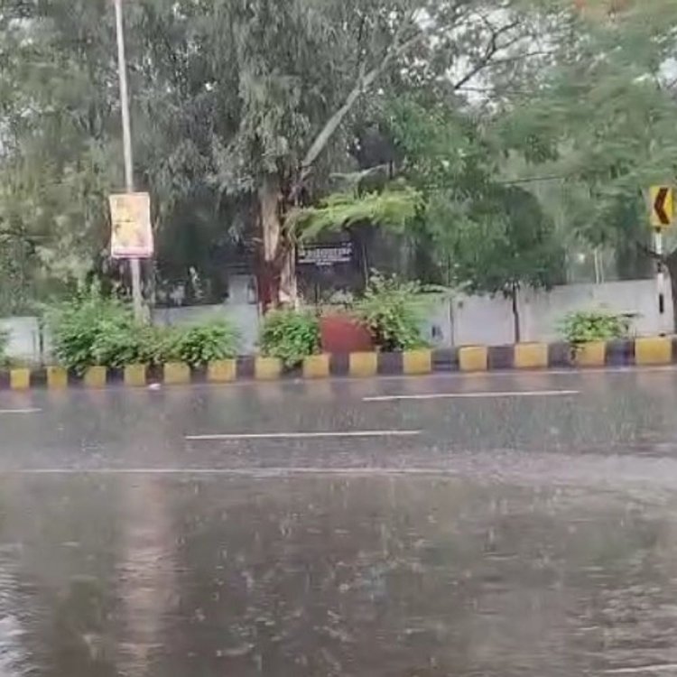 नौतपे में बूंदाबांदी से मौसम में घुली ठंडक:देवास में तीसरे दिन भी बारिश का दौर जारी, किसान हकाई-जुताई में जुटे