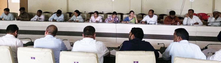 राजस्व प्रकरणों के शीघ्र निपटान के निर्देश