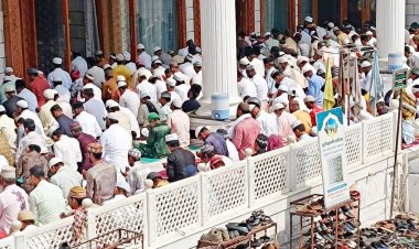 मस्जिदों में इंसानियत के हक में की दुआएं