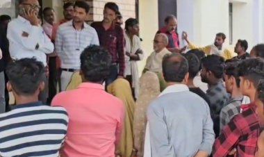 राशन दुकान संचालक पर अभद्रता करने का आरोप:हितग्राहियों ने एसडीएम को सौंपा ज्ञापन, बोले-विक्रेता ने पानी में फेंकी राशन पर्ची