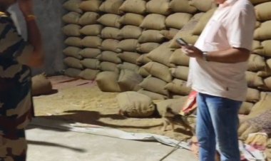 दतिया में पीडीएस घोटाला:आटा मिल से 80 क्विंटल चावल और गेहूं जब्त, प्रशासन ने दो मिलों पर मारा छापा