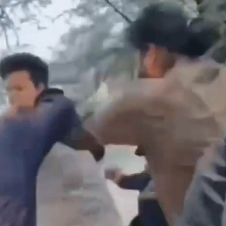 टीकमगढ़ में युवक की पिटाई का वीडियो वायरल:महेंद्र सागर तालाब के पास आधा दर्जन युवकों ने की मारपीट, पुलिस जांच में जुटी