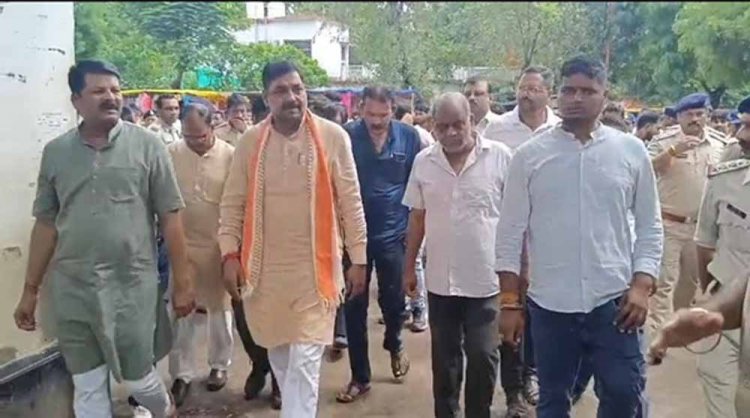 सब देखते रहे और बेटी की गर्दन रेतता रहा हैवान, किसी ने नहीं रोकी उसकी मौत