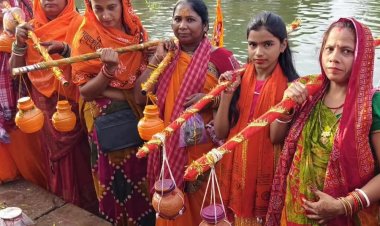 कुबेरेश्वरधाम में हजारों भक्तों ने किया भगवान शिव का जलाभिषेक:सीवन नदी के तट से शुरू हुई कावड़ यात्रा; जल लेकर मंदिर पहुंचे हजारों श्रद्धालु