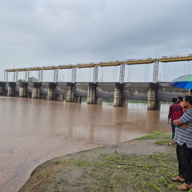 नाले-डेम में बहे 5 में से 3 के शव मिले:रेहटी में एक परिवार के तीन लोग डूबे; भोपाल के दो छात्रों के शव बरामद