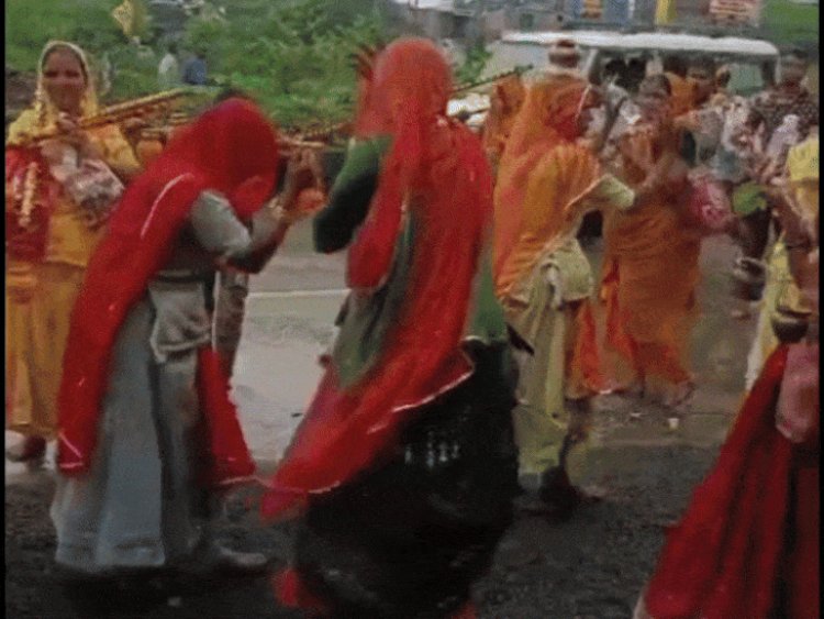 कुबेरेश्वर धाम में सावन का पहला सोमवार:सीहोर में ढोल-ताशों के साथ निकली कावड़ यात्रा; भोले बाबा की वेशभूषा में पहुंचे श्रद्धालु