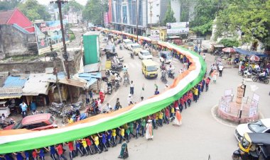 तिरंगे के रंग में रंगा रायगढ़, ढाई हजार लोगों ने लहराया तिरंगा