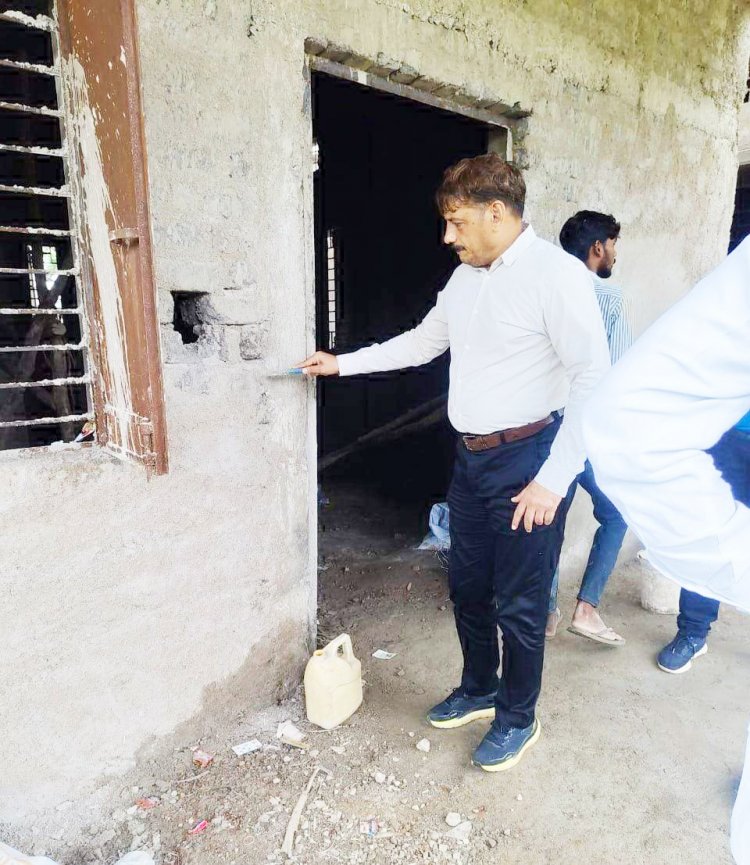 मोतिमपुर में मंडी बोर्ड के निर्माण कार्य का निरीक्षण  गुणवत्ता से समझौता बर्दाश्त नहीं-कलेक्टर