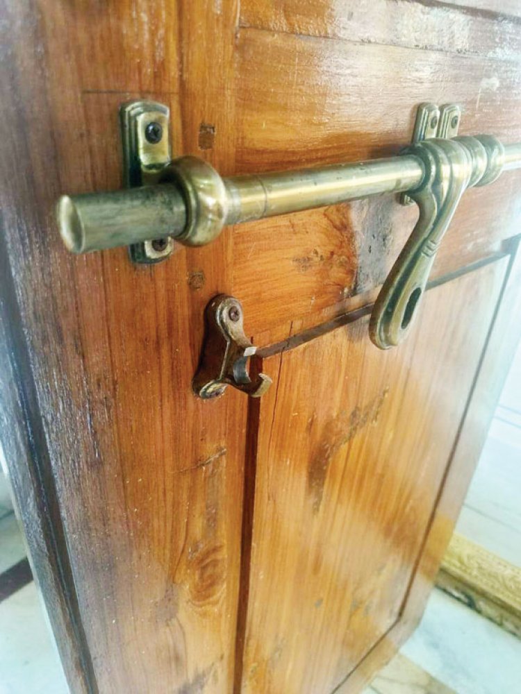 गिरोला मंदिर में तीसरी बार चोरी, मां के गले का हार व मुकुट पार