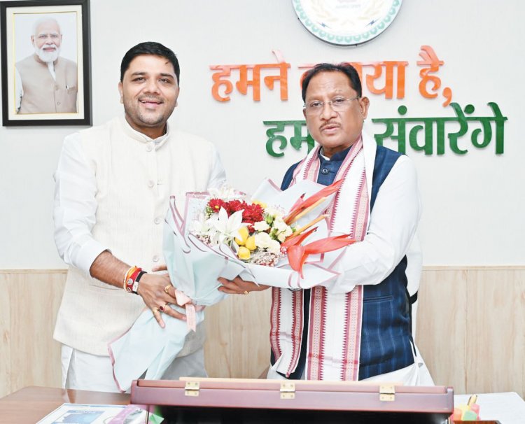 भाजपा नेता अतुल पर्वत ने सीएम से लिया आशीर्वाद