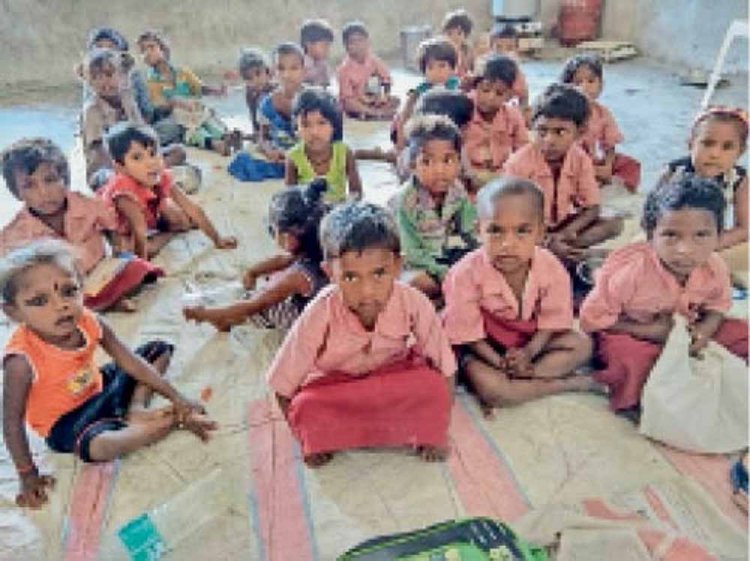 आंगनवाड़ी केंद्रों में ‘दीदी’ नदारद, बच्चों के पोषण और पढ़ाई पर संकट