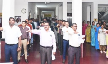 कलेक्टर ने  राष्ट्रीय एकता की दिलाई शपथ