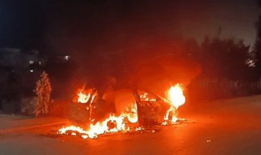 रीवा में चलती धू-धूकर जली कार:देर से पहुंची दमकल, शॉर्ट सर्किट की आशंका