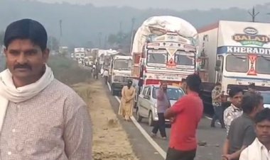 बिजली कटौती-लो वोल्टेज से किसान परेशान; चक्काजाम किया:बैतूल के चिचोली के पास इंदौर हाइवे जाम, सात दिन में सुधार की मांग