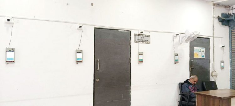 1 दिसंबर से बायोमेट्रिक अटेंडेंस, मशीनें लगीं