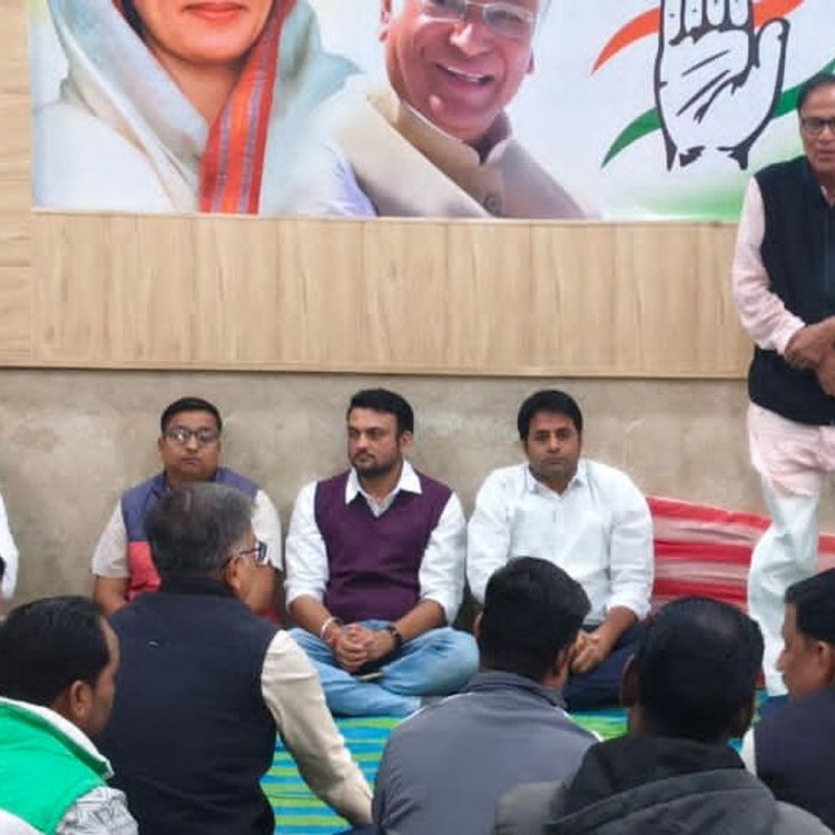 मंदसौर में कांग्रेस कार्यकर्ताओं ने इंदिरा गांधी की जयंती मनाई:पूर्व विधायक नवकृष्ण पाटिल ने बैंकों के राष्ट्रीयकरण को बताया महत्वपूर्ण