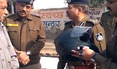 दमोह में निशुल्क हेलमेट वितरण:डीआईजी बोले- पुलिसकर्मियों पर भी होगी सख्त कार्रवाई