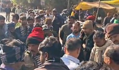 निवास में युवक की संदिग्ध मौत पर बवाल:सड़क हादसे के दावे पर उठे सवाल, दो घंटे चक्काजाम