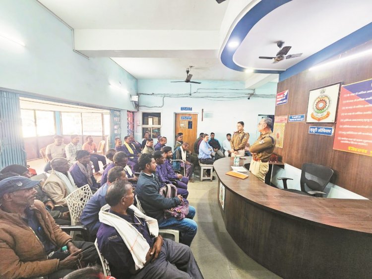 कोतरारोड थाना में उत्कृष्ट कार्य करने वालों का सम्मान