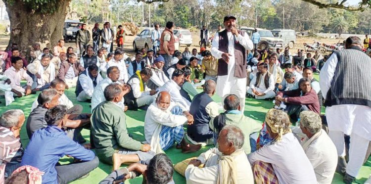 धान खरीदी अव्यवस्था पर किसानों का फूटा गुस्सा, छह दिन की मोहलत, नहीं तो उग्र आंदोलन