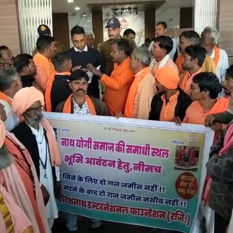 नाथ योगी समाज ने श्मशान-समाधि स्थल के लिए भूमि मांगी:गुरु गोरक्षनाथ फाउंडेशन ने सौंपा ज्ञापन, कहा- अभी खेतों में समाधि दे रहे