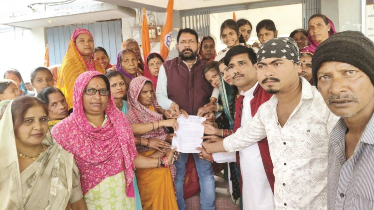 वार्डों में जल संकट, सीएमओ-  एसडीएम को ज्ञापन