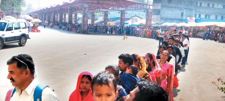 दंतेश्वरी मंदिर में भक्तों का रेला