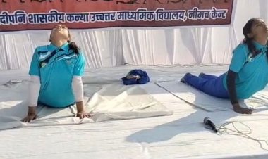 नीमच में युवा दिवस पर सामूहिक सूर्य नमस्कार:विद्यार्थियों के साथ योग करने पहुंचे कलेक्टर और विधायक, मंत्रों पर किया सूर्य नमस्कार