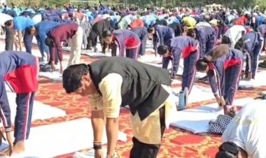 केंद्रीय मंत्री उईके ने बैतूल में किया सूर्य नमस्कार:बोले- स्वस्थ शरीर वाला व्यक्ति ही कर सकता है राष्ट्र निर्माण, जेएच कॉलेज में हुआ आयोजन