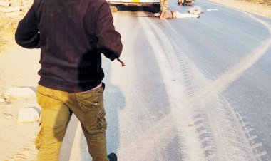 ट्रक ने बाइक को मारी टक्कर, एक की मौत, दूसरा गंभीर