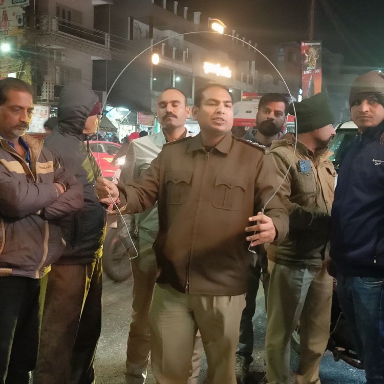 चाइनीज मांझा से बचने मफलर पहनकर निकलें:रतलाम में गाड़ी के आगे तार लगाने की सलाह; बेचने वालों पर होगी कार्रवाई
