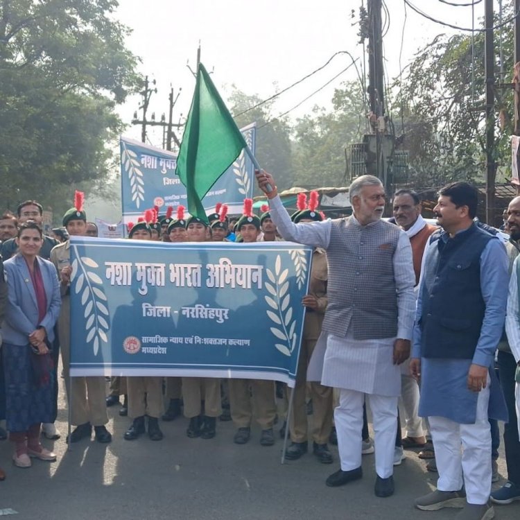 मंत्री प्रहलाद पटेल ने नशामुक्ति रैली को दिखाई हरी झंडी:बोले-नई पीढ़ी को बचाना है तो नशे से दूर करना होगा; गांधी जी की प्रतिमा पर माल्यार्पण किया